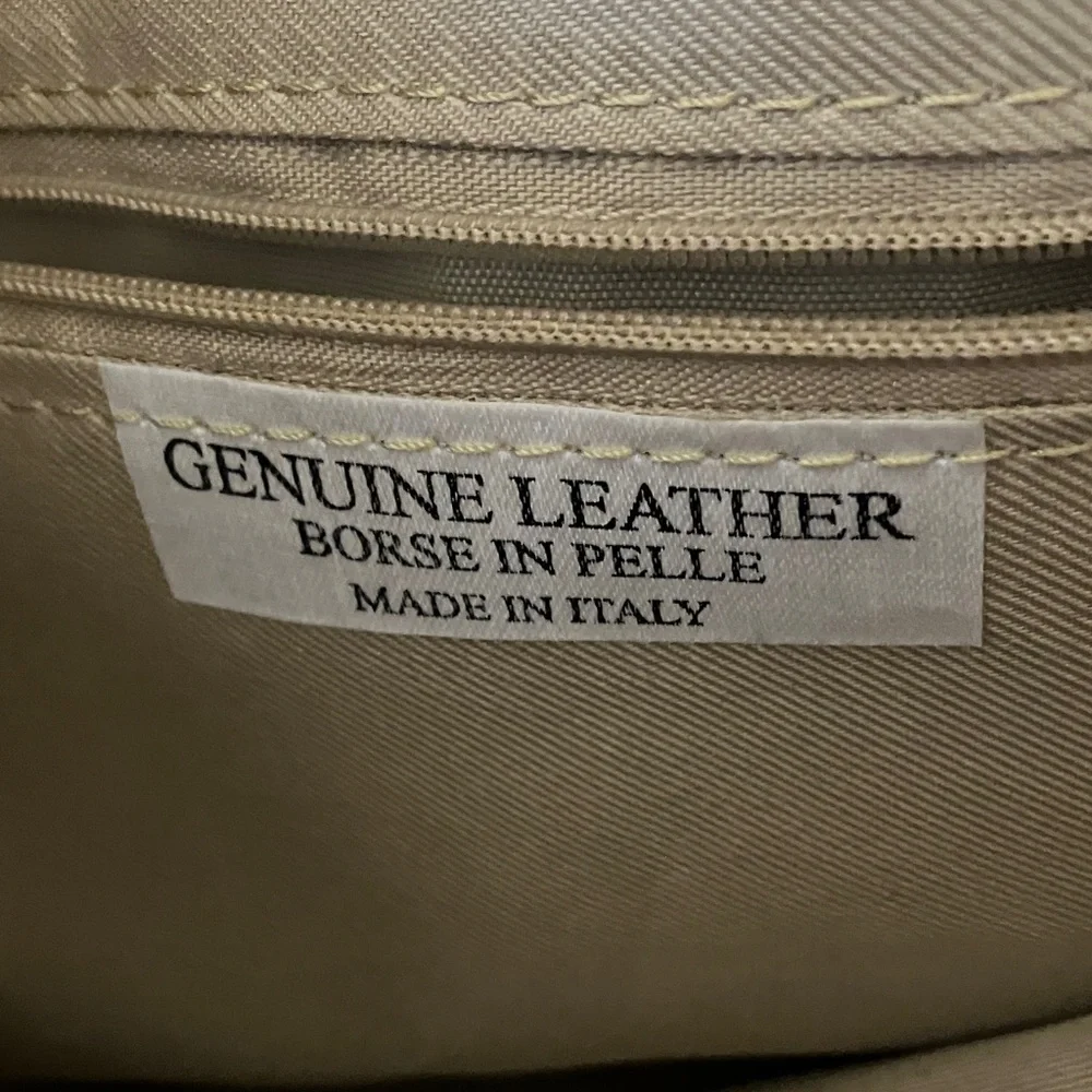 Elegant Italian Leather Cream Shoulder Bag from Florence Italy - Picture 2 of 5